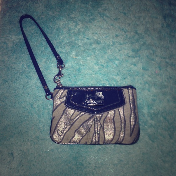 ✋Traded ✋Coach wristlet (authentic) - Picture 1 of 2