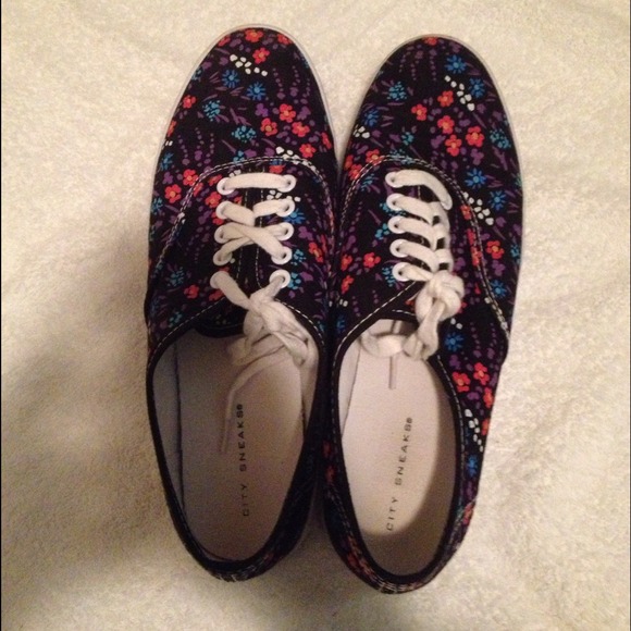 Floral shoes