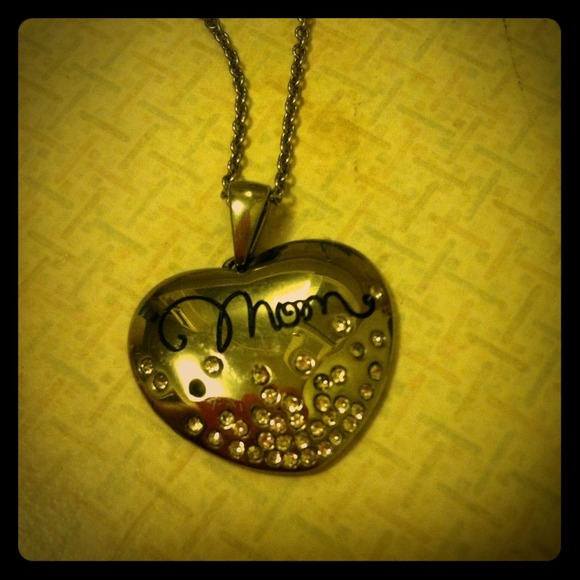 Silver <3 mom necklace