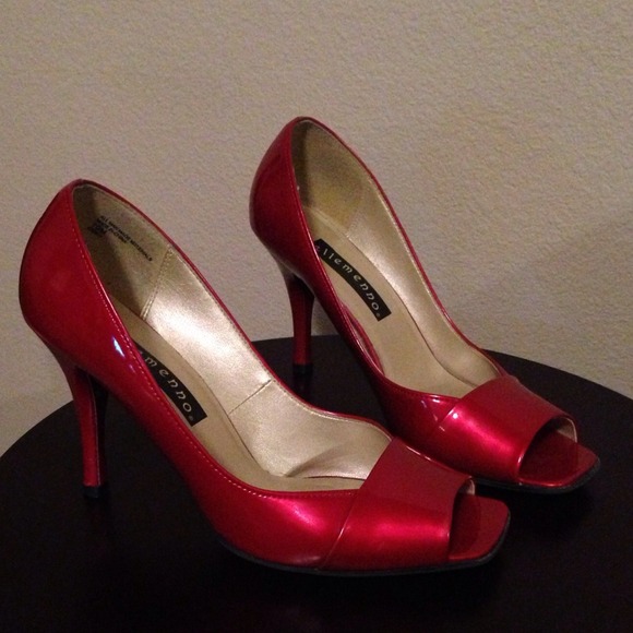 Size 10 red heels