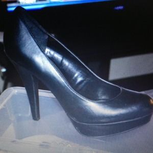 Guess Pumps