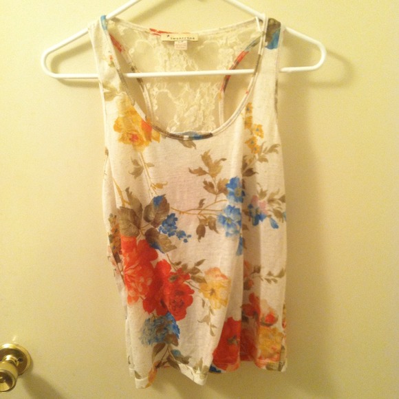 Forever 21 Tops - ❌SOLD❌ Floral top