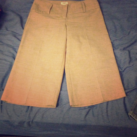 Size 9 wide leg tan dress capris
