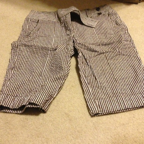 **REDUCED**Brown/white (glitter) striped capris