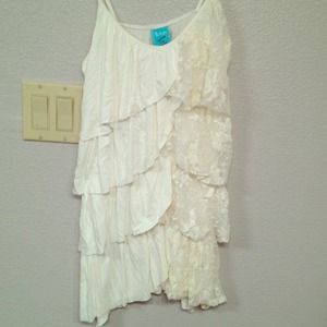 Tiered tank with half lace half jersey. Sz M