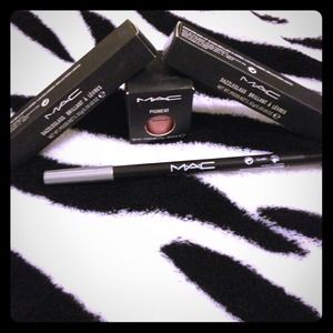 BUNDLE! Mac products.