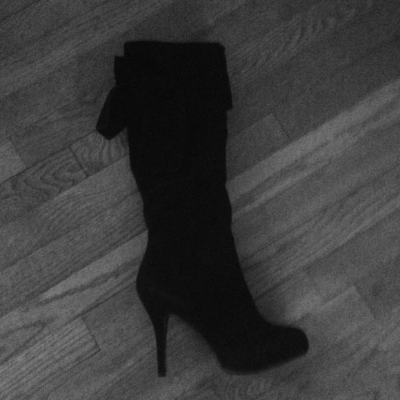 Black faux suede boots with bow