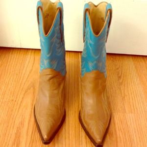 Reserved "Guess" tan & turquoise cowboy boots