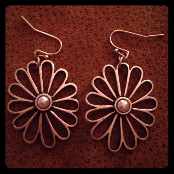 Lia Sophia flower earrings
