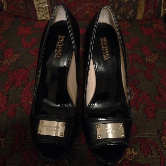 Michael kors  black leather heels.
