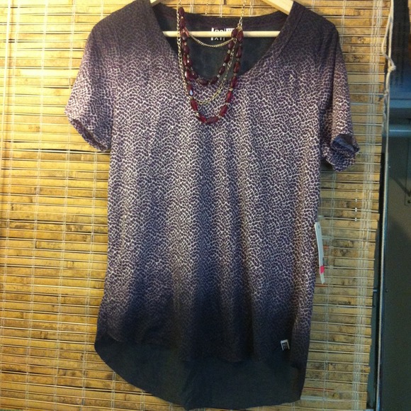 Reserved*****Bundle! Ombré Roxy shirt and clutch - Picture 3 of 3