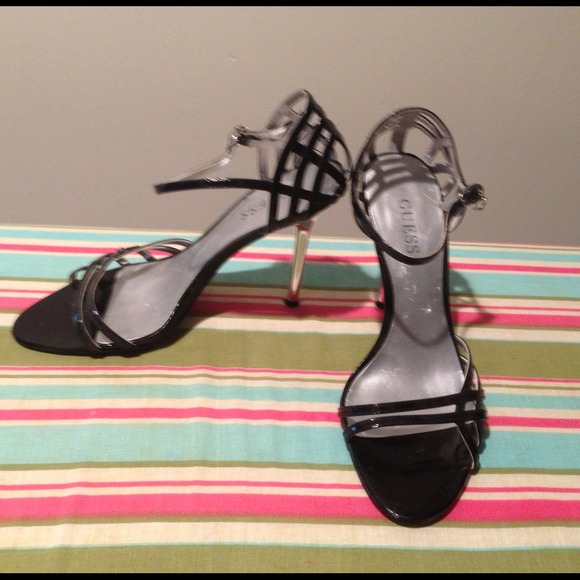 ⭐️SOLD⭐️Guess High Heels - Black Size 7