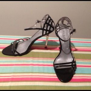 ⭐️SOLD⭐️Guess High Heels - Black Size 7