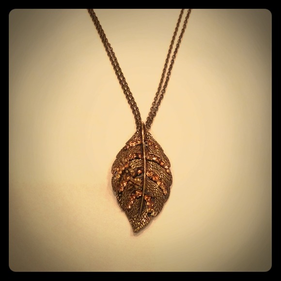 Long gold chain leaf necklace!
