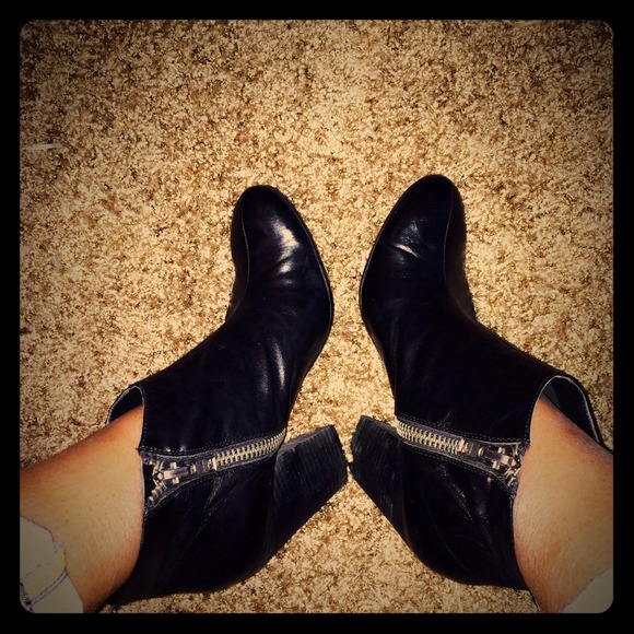 SOLD ##Nine West Booties