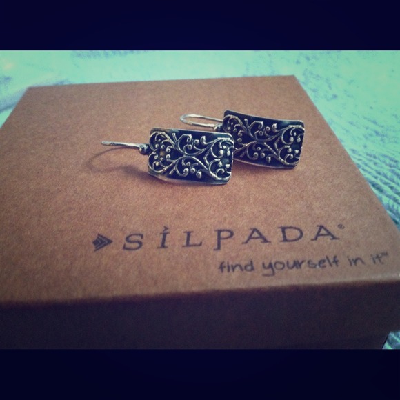 *SOLD* Silpada earrings