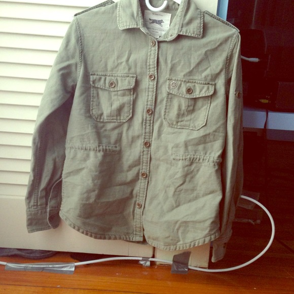 OBEY BUTTON DOWN