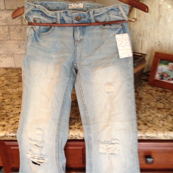 ❎❎❎ SOLD❎❎❎Free people destroyed jeans...