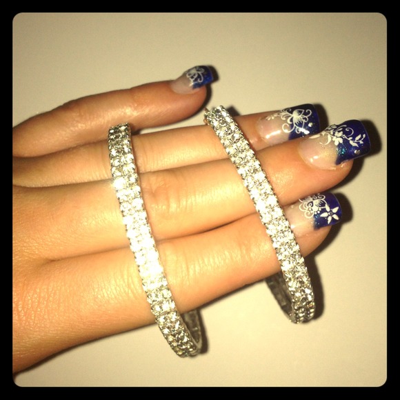 ❌💵SOLD💵❌🎁Large CZ hoop earrings🎁