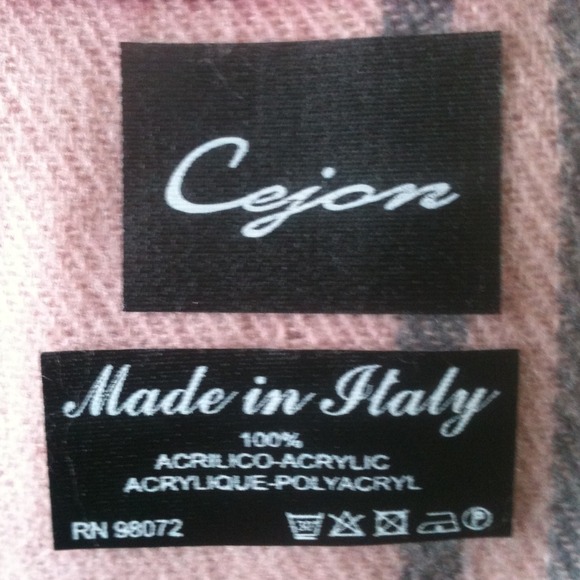 Adorable plaid scarf! - Picture 2 of 2