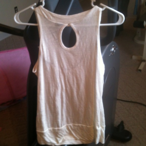 White top with pretty wooden bead design - Picture 3 of 3