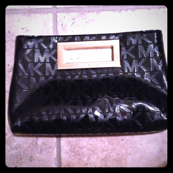 Black michael kors clutch!:)