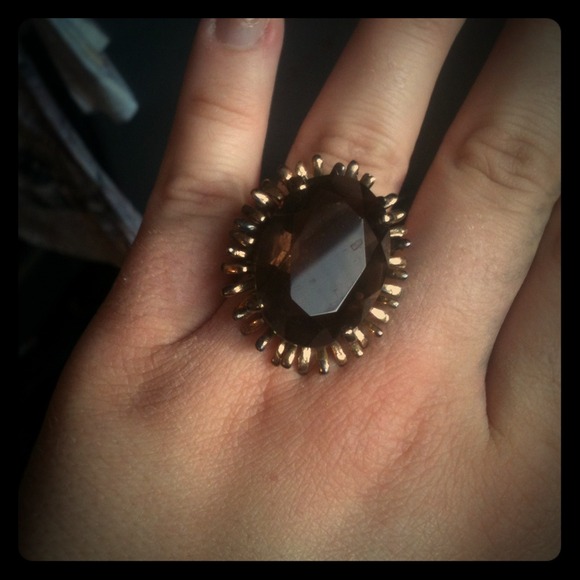 REDUCED! 👍Vintage taupe and gold statement ring