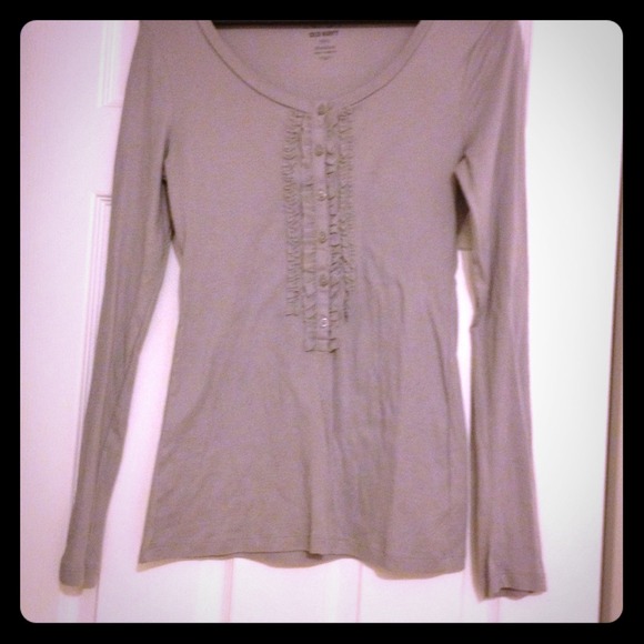 Gray long sleeved shirt w/ruffled button placket.