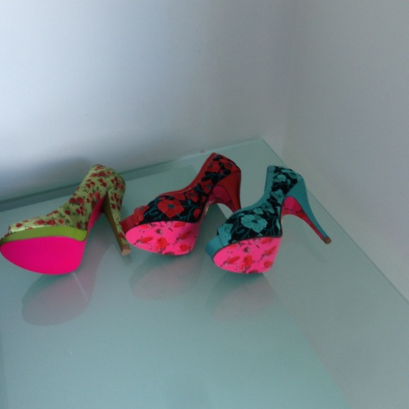 Set of 3 pair Betsey Johnson Collection - Picture 3 of 4