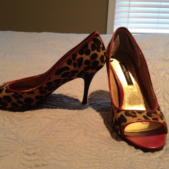 Leopard peep toe Beverly Feldman pumps