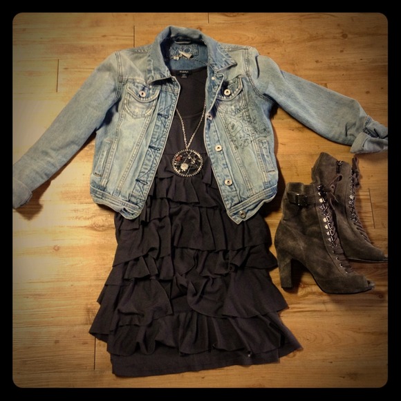 Sold!!! Cute ruffle dress