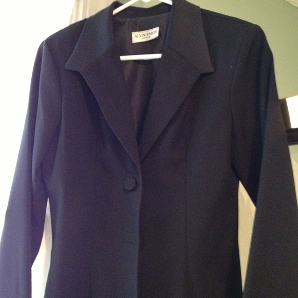 Blazer - Picture 2 of 4