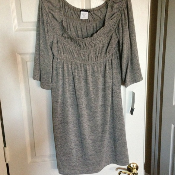 💥SOLD💥Low scoop neckline dress.
