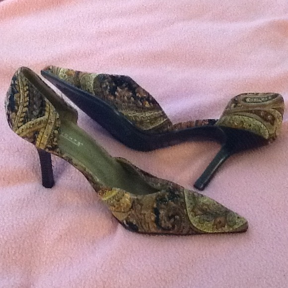 Highlights. Velvet print sandal. Worn once.