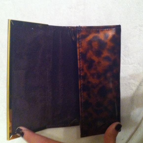 ❗SOLD❗Tory Burch Small multipurpose - Picture 3 of 3