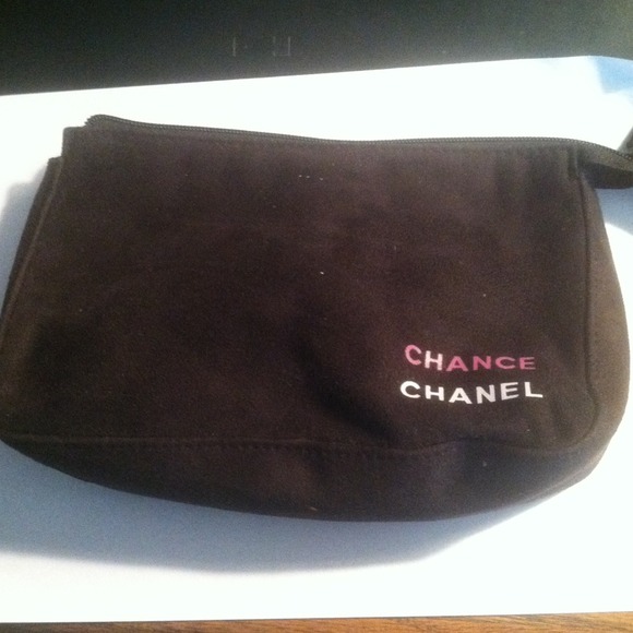 TRADED @christylee84 Chanel makeup bag - Picture 1 of 2