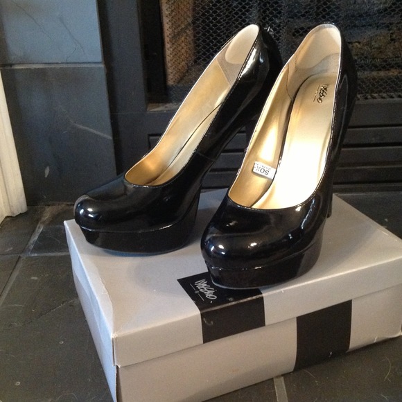 Size 11 Mossimo Paisley Black Patent