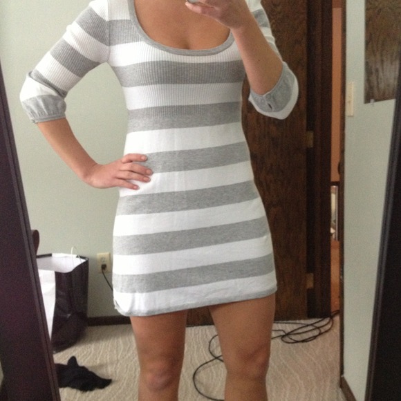 Bundle White and gray sweater dress and blue short