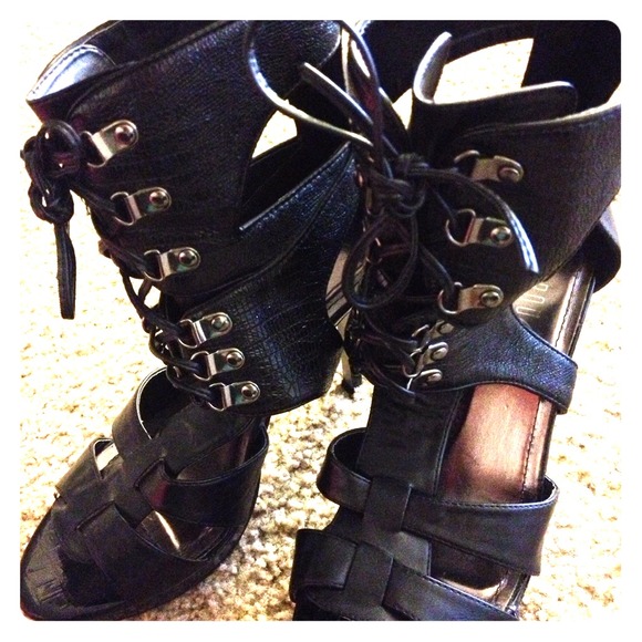 ✨Trade✨Black stiletto heels