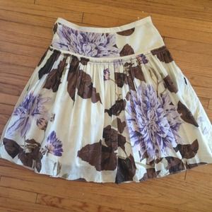 Club Monaco White Skirt w Purple Flower