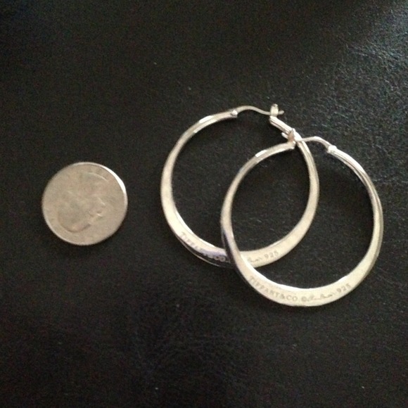 💢💢💢💢sold💢💢💢💢Tiffany Inspired hoop earrings