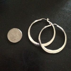 💢💢💢💢sold💢💢💢💢Tiffany Inspired hoop earrings