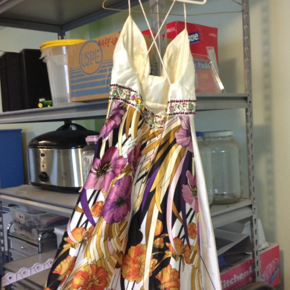 Prom dress - Picture 2 of 4