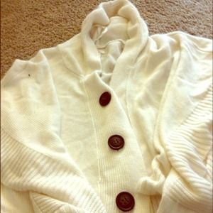 🚫Sold🚫Off white sweater poncho