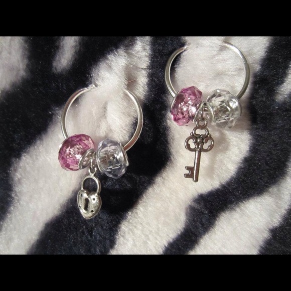 Earrings - Picture 1 of 1