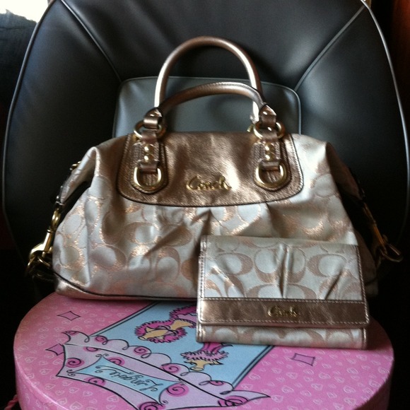 ♨SOLD♨Authentic Ashley  coach purse&wallet