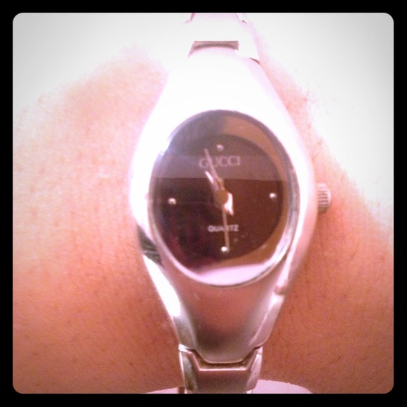 ⬇REDUCED⬇ Gucc slender watch with diamond detail