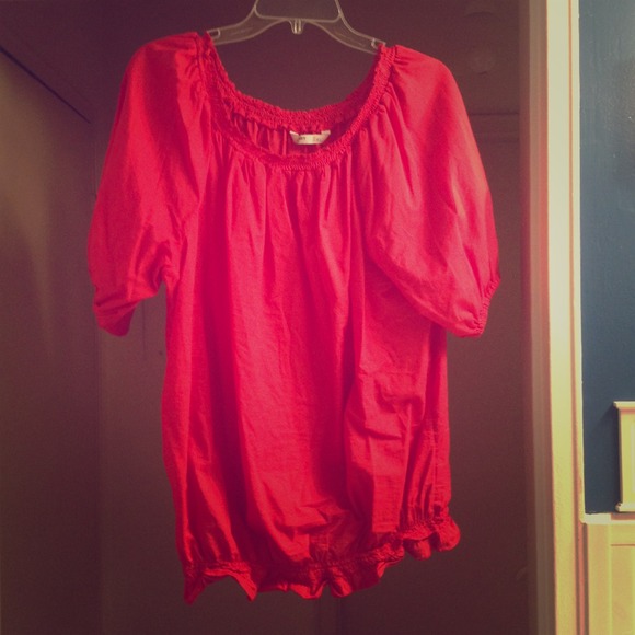 ❗Sold❗Off the shoulder "pheasant" like shirt