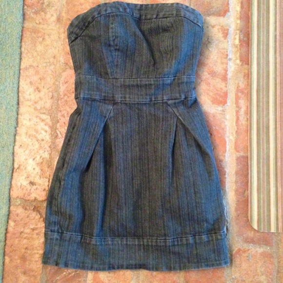 Denim strapless dress!