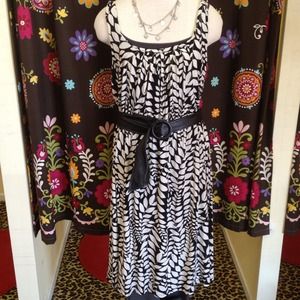 BISOU BISOU Dresses & Skirts - Cream & black shelf bra leaf print dress w/belt BISOU BISOU Dresses & Skirts - Cream & black shelf bra leaf print dress w/belt